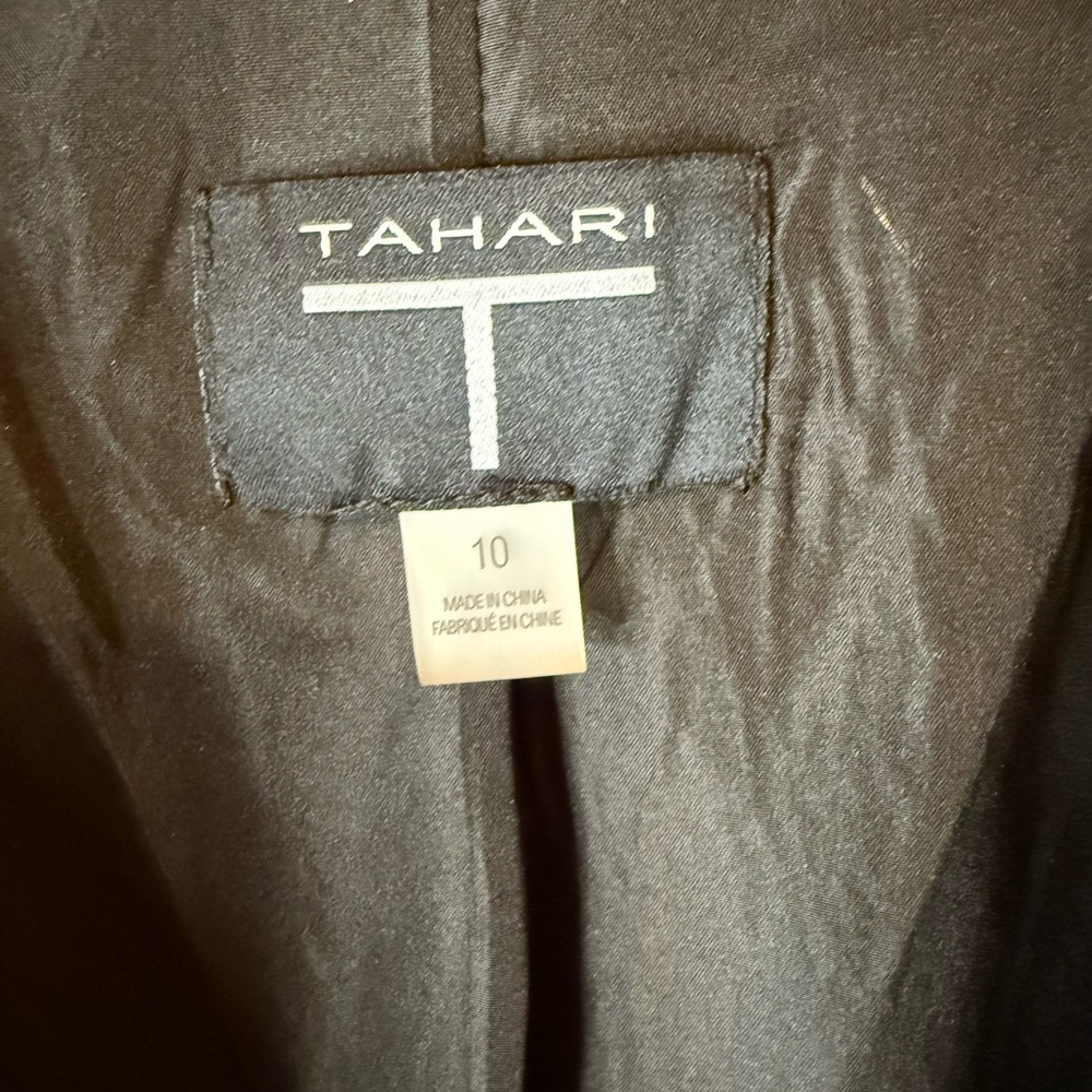 Tahari Red and Black Blazer Modern Tailored Silhouette - Picture 7 of 7